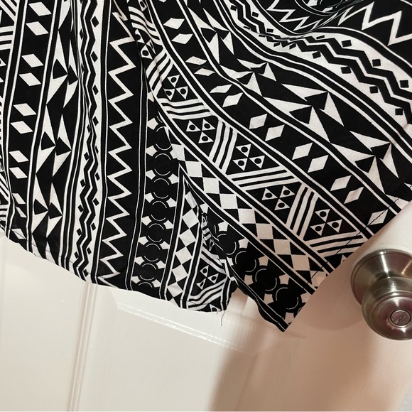 NWT high waist pull on shorts. 24w - Picture 3 of 9